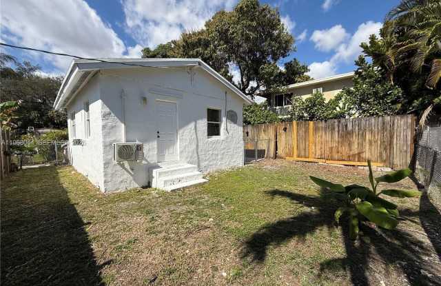 2801 SW 26th St photos photos