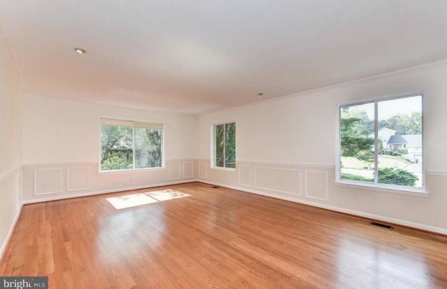 7012 DUNCRAIG COURT Gallery 4