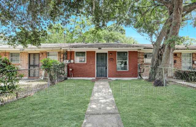 7213 Ken Knight Dr W photos photos