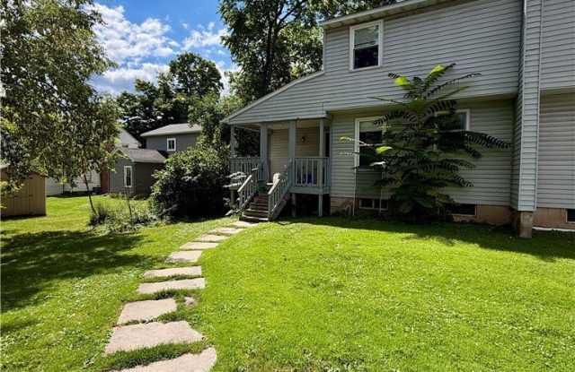 722 Oswego Street Gallery 3