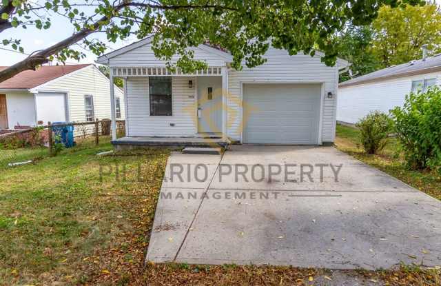 Cozy  Updated 2-Bedroom Home with Garage and Fenced Yard! - 607 South Worth Avenue, Indianapolis, IN 46241