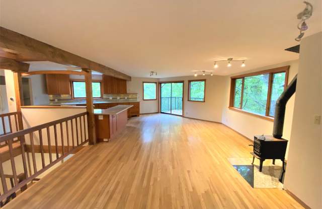 517 Lake Washington Boulevard South Gallery 3