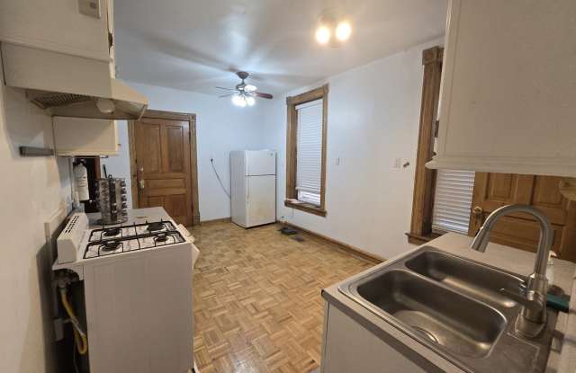 1736 W Beach Avenue Gallery 4