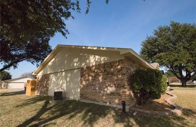 5001 Amhurst Lane Gallery 2