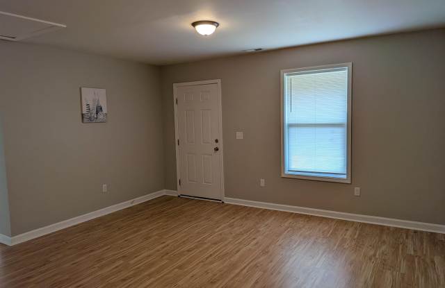 3902 Thomas Road Gallery 1