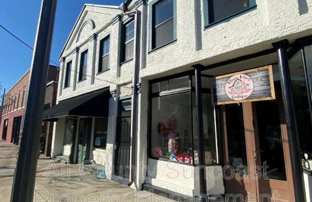 170 E Dogwood St Gallery 1