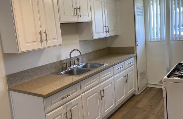 1825 W Maple Ave photos photos