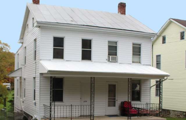 Comfortable Two Bedroom Duplex Gallery 1