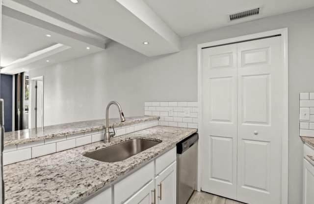 2bd/2bth in sought after Grandview Condominiums in the heart of Buckhead! Gallery 4