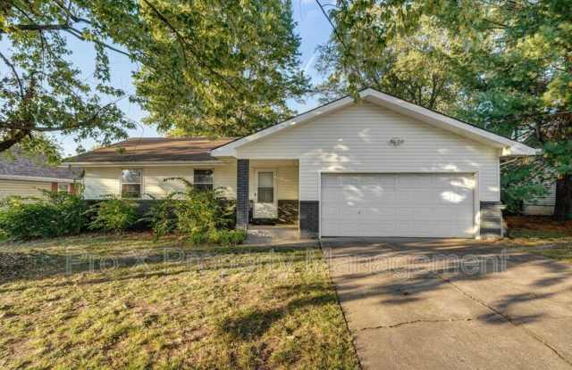 3203 W Riverside St - 3203 West Riverside Street, Greene County, MO 65807