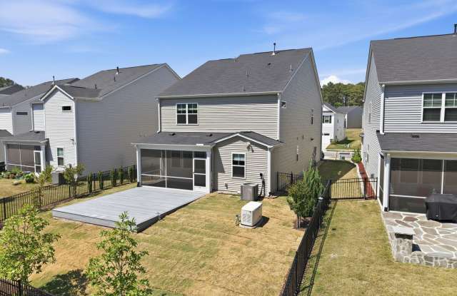 Modern 4-Bedroom Home in the Sought-After Ellis Crossing Community! Gallery 1