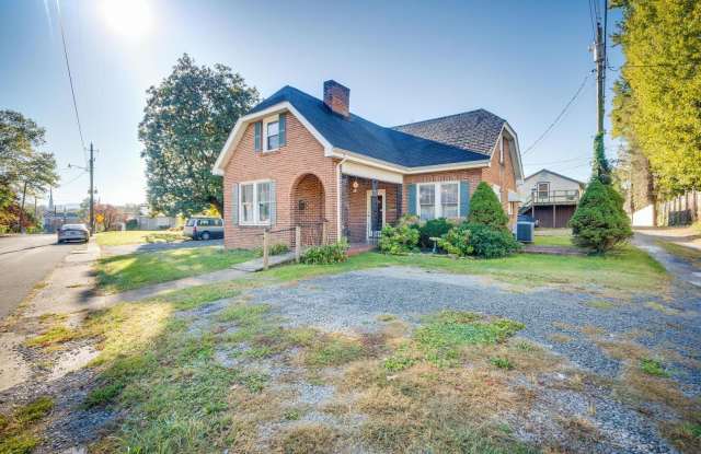 Coming Soon!! Charming 3 bed 2 Bath | Sunroom + Garage + Patio | Summer Special ! Gallery 3