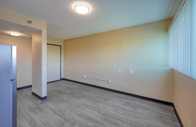 Tabor Lake Apartments Gallery 3