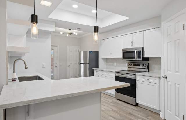 Downtown Dream minutes to Baseball, Basketball, Concerts, AZ Science Center and ASU. This completely remodeled 2 bedroom, 2 bathroom with split floor plans is READY NOW!! photos photos Downtown Dream minutes to Baseball, Basketball, Concerts, AZ Science Center and ASU. This completely remodeled 2 bedroom, 2 bathroom with split floor plans is READY NOW!! photos photos