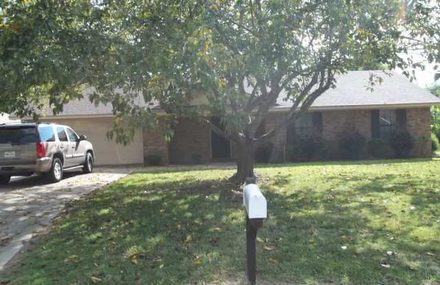 Single-Family Home: 3 bed, 2 bath photos photos