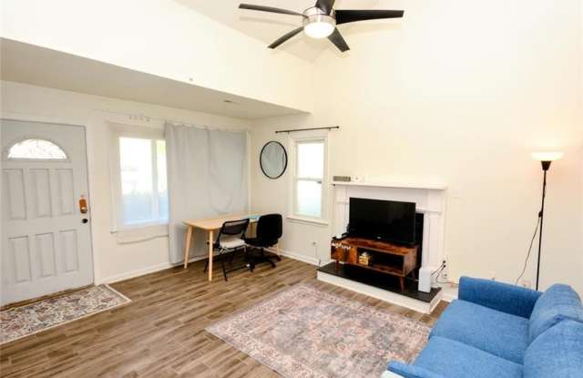 4901 Rugby Road Gallery 4