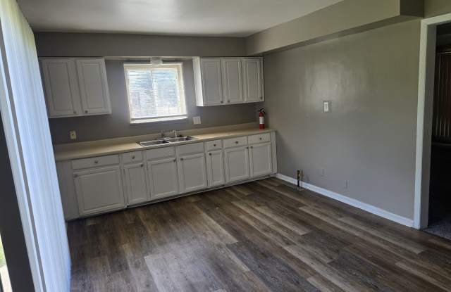 21094 Reimanville Avenue Gallery 4