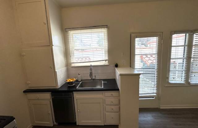 Vintage Spanish Mediterranean Villa 1+1 - a/c, Modern Kitchen Amenities, plank floors, Large Closets photos photos