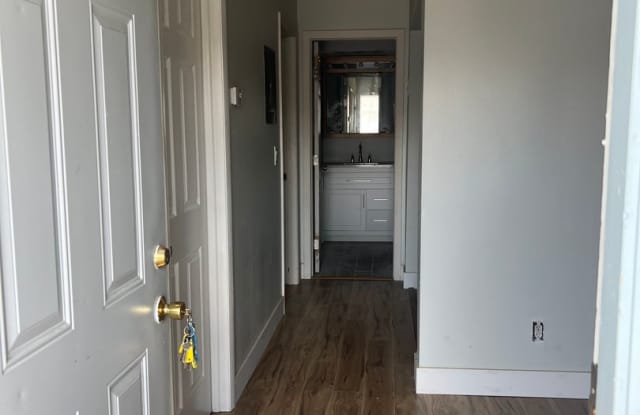 4901-05 Gallery 1