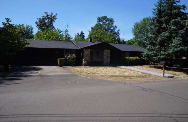 Milwaukie one level 3 bedroom Jewel!  - APPLICATION PENDING photos photos