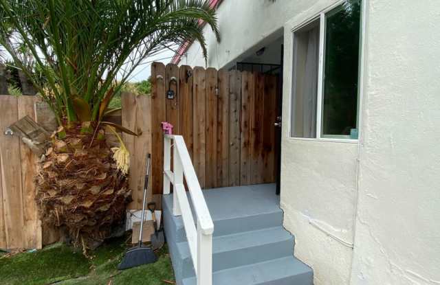 1BD/1BA Condo with Private Yard and W/D Hookups! Gallery 3