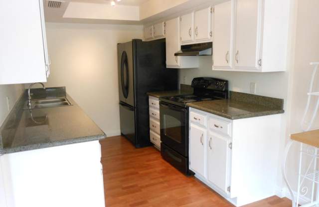 Location!! Minutes from Old Town Scottsdale, Fashion Square and ASU. photos photos