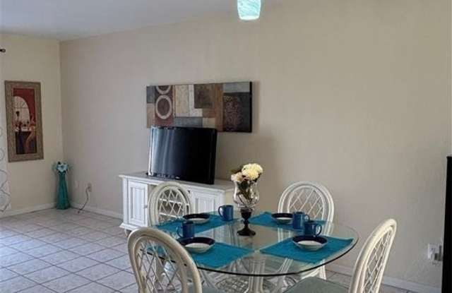 1005 SW 48th Terrace Gallery 4