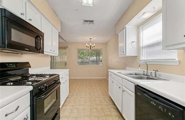 12109 Robin Ridge LN Gallery 4