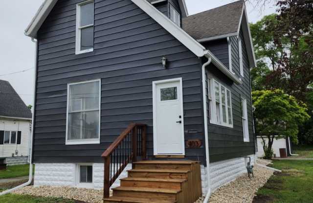 Fully Remodeled 5BR Home with 3-Car Garage in Prime Delphos Location photos photos