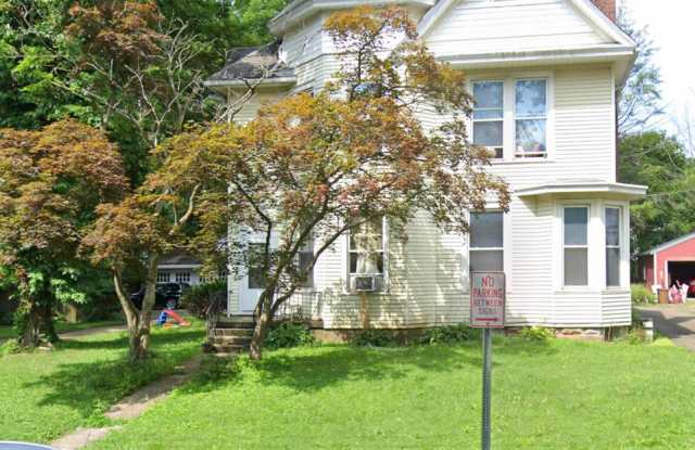 Huge House with Garage! photos photos