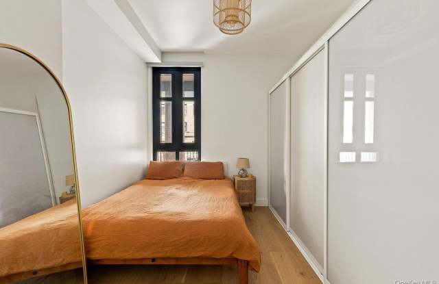 552 PROSPECT Place Gallery 4