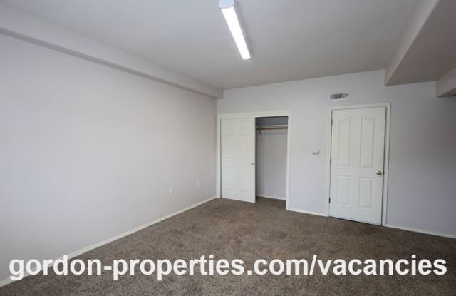 NE Halsey St - AUGUST SPECIAL Gresham 2 bedroom townhouse with den/office Gallery 4