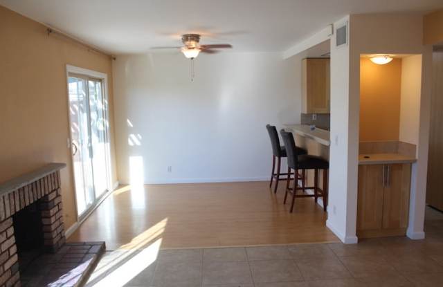 Gorgeously Remodeled 2 bedroom TownHome For Rent Gallery 3