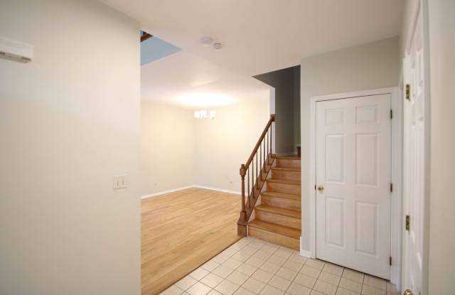 561 W PARKSIDE Drive Gallery 2