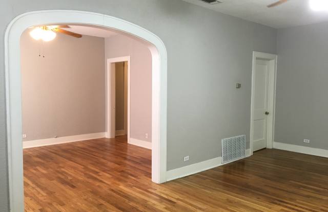 715 E Elmira St Gallery 2