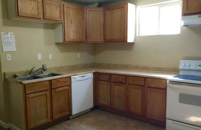 Live Steps from Sloan’s Lake – Beautiful 2 Bed, 1 Bath Garden-Level Apartment! photos photos