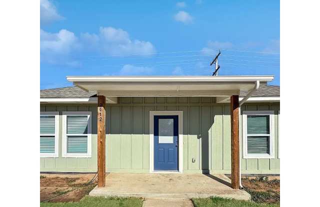 121 Sterling Drive - 121 Sterling Drive, Chickasha, OK 73018