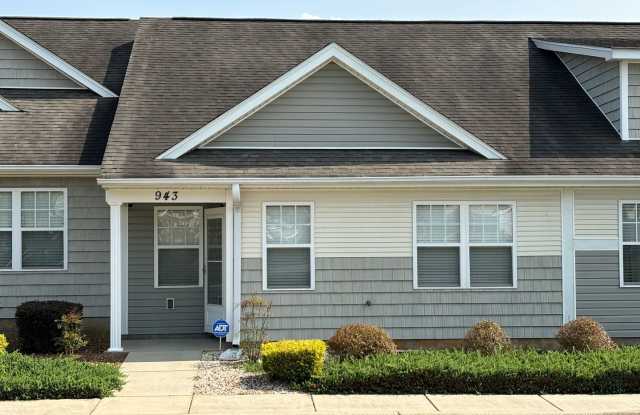 Vintage Place Townhome - 3BR/2BA - 943 Barracuda Avenue, Statesville, NC 28677