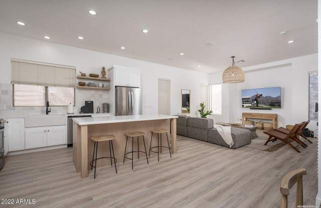 4707 E ROBIN Lane Gallery 2