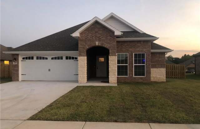 257 Hunt  ST - 257 Hunt Street, Pea Ridge, AR 72751