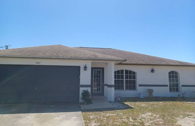 Available Now: 3/2 + den Home On A Quiet Dead End Street photos photos