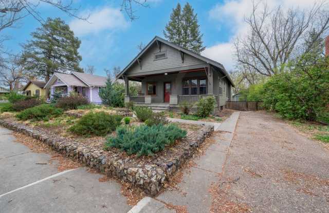 Craftsman Bungalow In Patty Jewett Neighborhood photos photos
