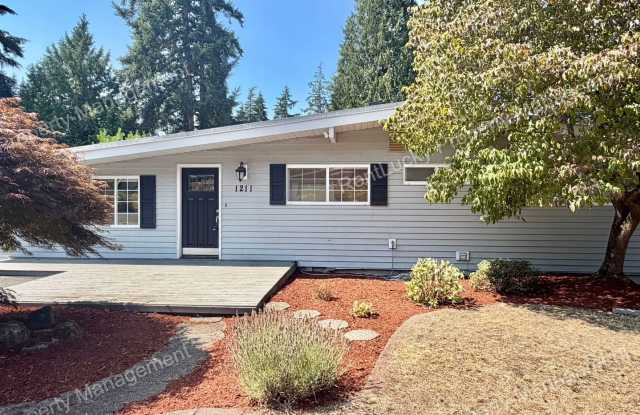 AMAZING 4 Bedroom Home in Bellevue! Fantastic Balcony and Large Family Room! photos photos