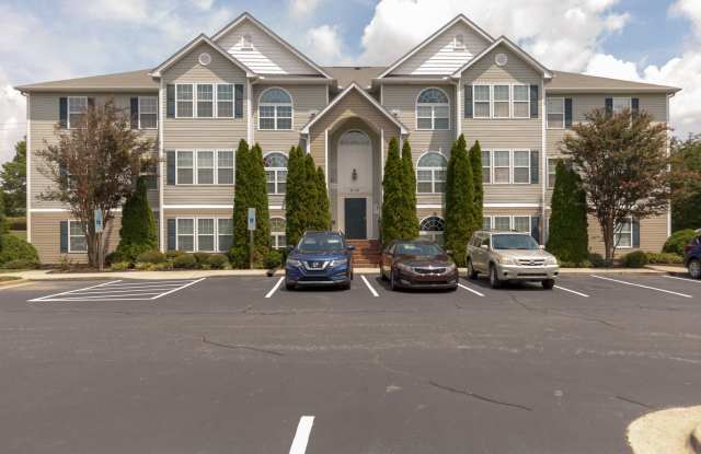 Cozy Greensboro 2 Bedroom 2 Bathroom Condo With Balcony Gallery 1