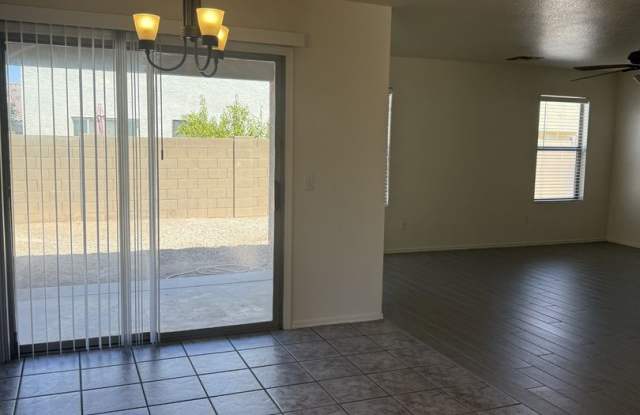 COOPER COMMONS IN CHANDLER 3 BEDROOM! Gallery 4