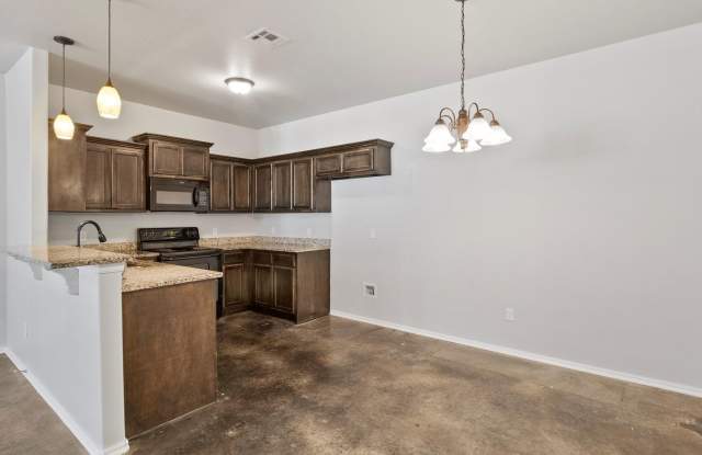 3br 2ba duplex with 2 car garage! Gallery 4