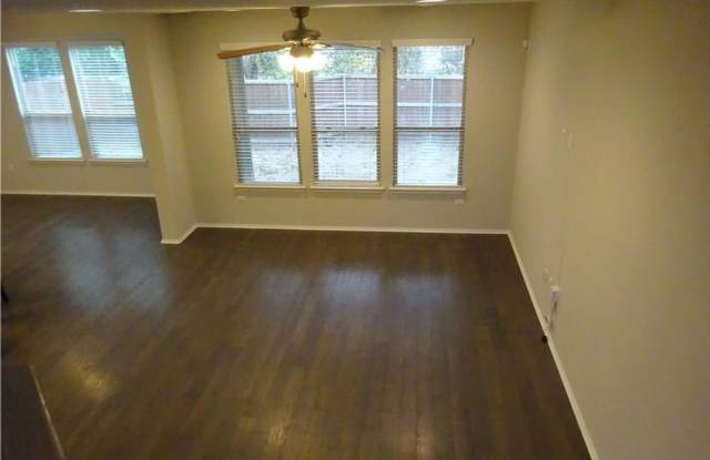 Large Three Bedroom Home Near Mary Moore Searight Park Gallery 4