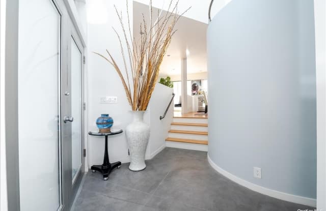 17 New York Avenue Gallery 2