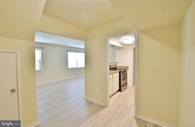 8612 WALUTES Circle Gallery 4