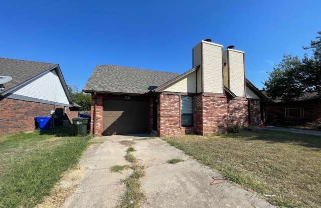 Spacious duplex in Norman available NOW! Gallery 3